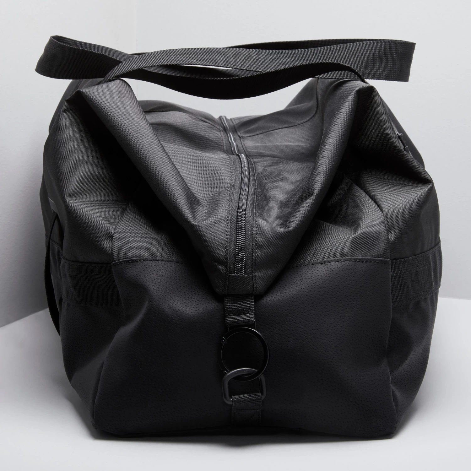 An Elegant Training Bag Designed For Both Men And Women 4 An Elegant Training Bag Designed For Both Men And Women - Image 2