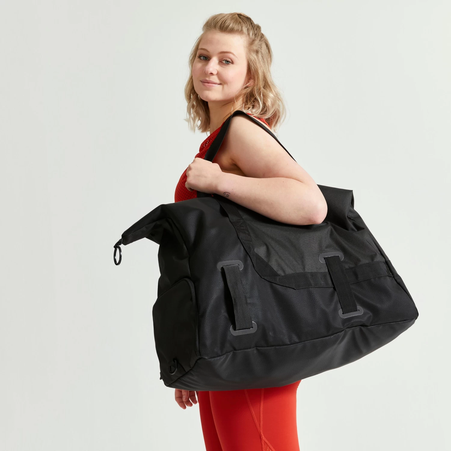 An Elegant Training Bag Designed For Both Men And Women 11 An Elegant Training Bag Designed For Both Men And Women - Image 9