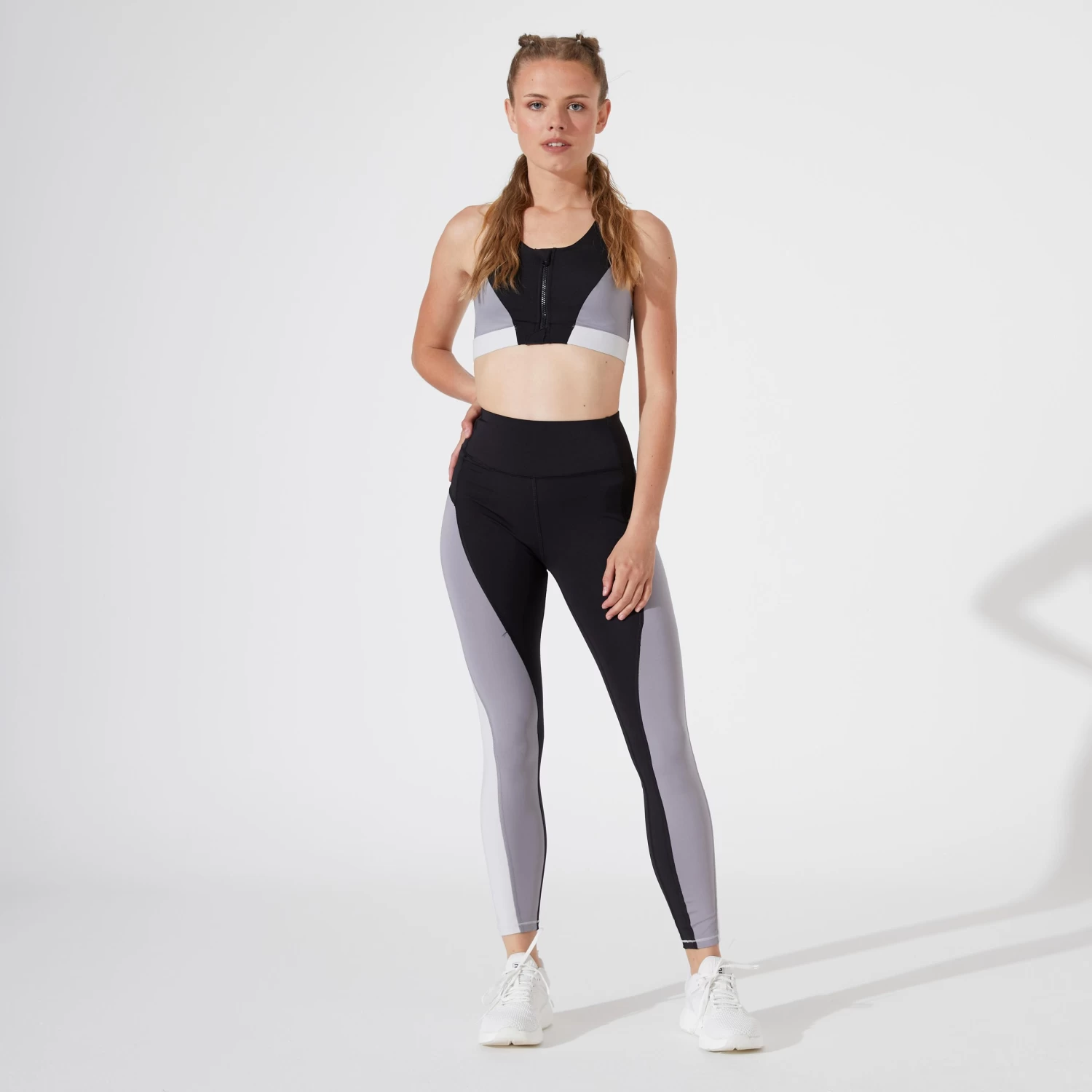 Medium Support Fitness Zipped Sports Bra 540 4 Medium Support Fitness Zipped Sports Bra 540 - Image 2