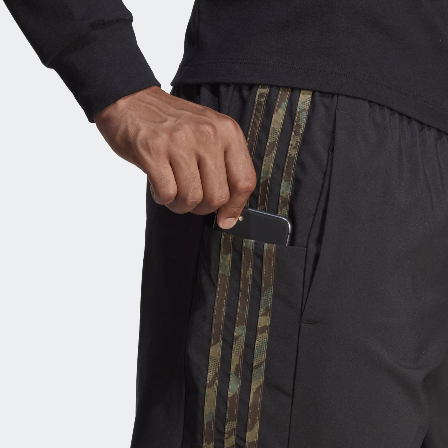 ADIDAS AEROREADY Essentials Chelsea 3 12 ADIDAS AEROREADY Essentials Chelsea 3 - Image 10